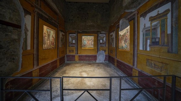 Penampakan triclinium, atau ruang makan, yang disebut Hall of Pentheus, bagian dari House of Vettii.