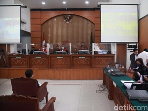 Hakim Heran Istri Sambo Naik Lift Bareng Kuat ke Area Paling Privat di Rumah