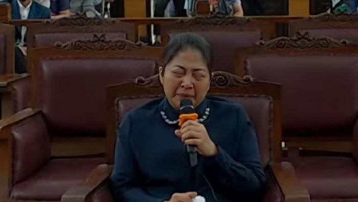 Putri Candrawathi menangis di persidangan (dok. TV Pool)