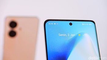 Realme 10 Pro Plus bawa kamera selfie 16 MP. Foto: Adi Fida Rahman/detikINET