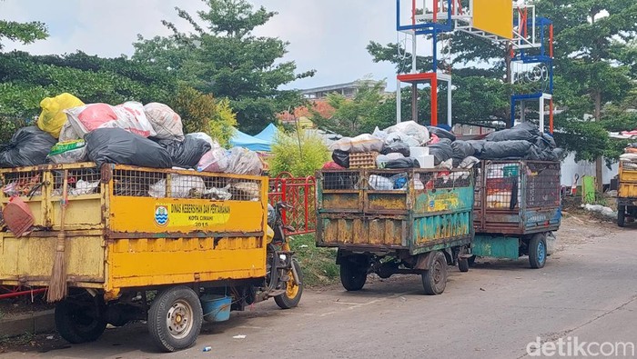 Sampah menumpuk di Cimahi.