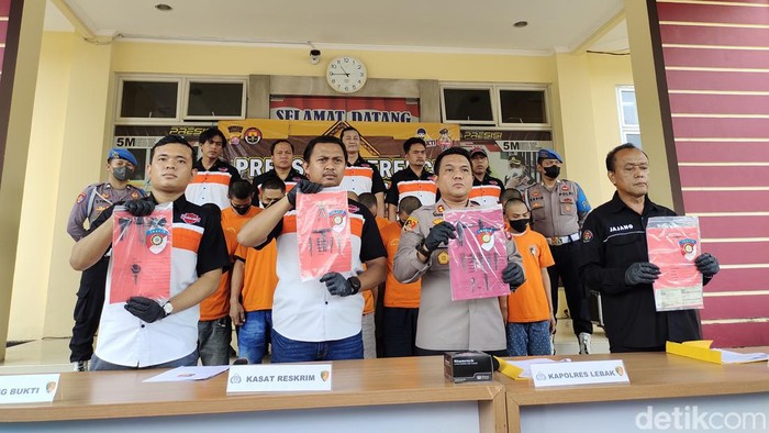 Sebanyak 11 pelaku pencurian motor dan mobil di Lebak, Banten, diringkus polisi. Pelaku beraksi di 6 tempat kejadian perkara (TKP). (Fathul R/detikcom)