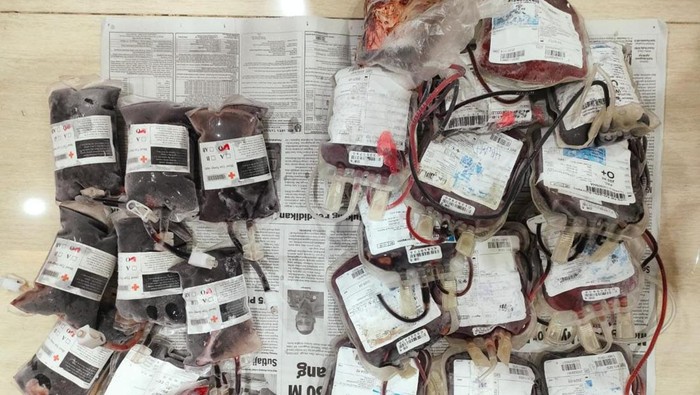 Sejumlah alat ritual dukun gadungan Gresik pelaku penipuan bermodus penggandaan uang