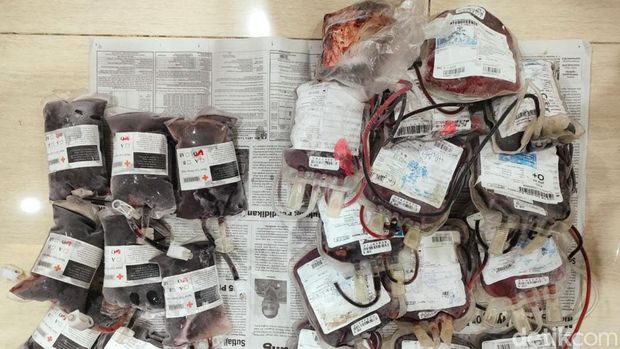 Sejumlah alat ritual dukun gadungan Gresik pelaku penipuan bermodus penggandaan uang
