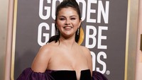 Selena Gomez terlihat sangat happy saat hadiri Golden Globe 2023. Invision/Jordan Strauss