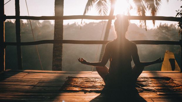 Ilustrasi senam yoga untuk pemula.