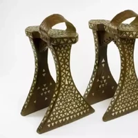 Modelnya benar-benar out of the box. Kamu pasti nggak nyangka kan ada sandal yang modelnya se-absurd ini? Foto: Reddit