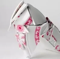 Unik dan kreatif, tapi kalau tak hati-hati bisa-bisa justru akan melukai kakimu. Siapa yang berani coba heels ekstrem dari pecahan piring yang satu ini? Foto: Reddit