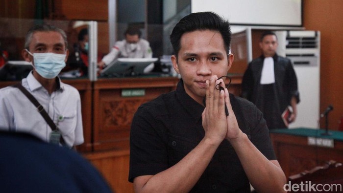 Sidang tuntutan kasus pembunuhan berencana Yosua Hutabarat dengan terdakwa Bharada Richard Eliezer ditunda. Sidang ditunda karena jaksa belum selesai menyusun tuntutan.