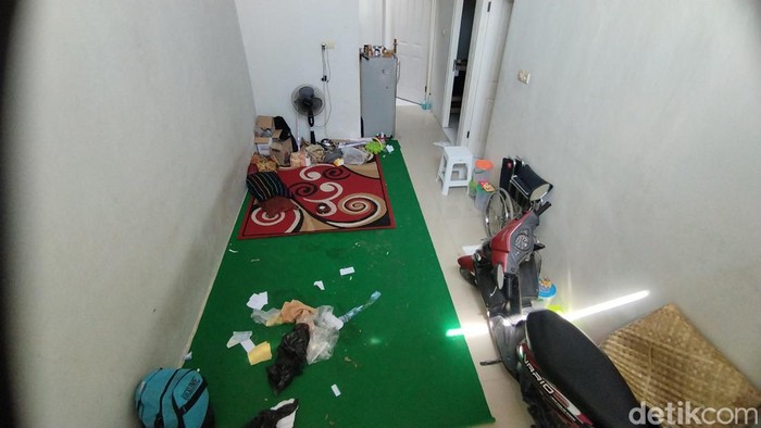 Sisa barang ritual di rumah dukun gadungan Gresik bermodus penggandaan uang