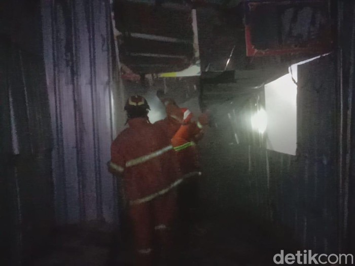 Stan di Pasar Relokasi Kota Batu yang terbakar