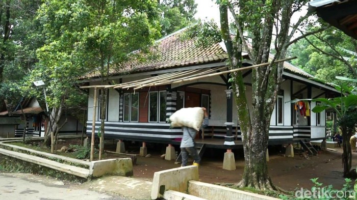 Suasana rumah di Kampung Tajur, Bojong, Purwakarta