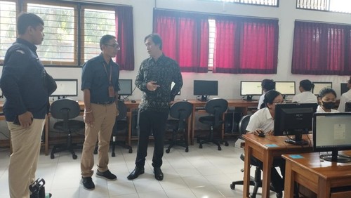 Suasana tes CAT yang diikuti para calon PPS di Tabanan pada Selasa (10/1/2023). (istimewa)