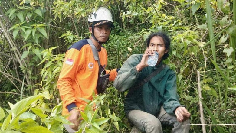 Tim SAR gabungan temukan pemuda yang dua hari tinggalkan motor di warung daerah lereng Gunung Merapi di Kinahrejo, Cangkringan, Sleman, Rabu (11/1/2023).