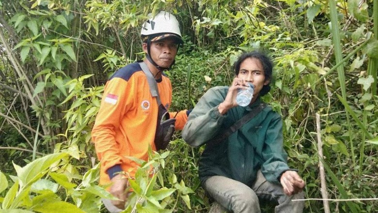 Tim SAR gabungan temukan pemuda yang dua hari tinggalkan motor di warung daerah lereng Gunung Merapi di Kinahrejo, Cangkringan, Sleman, Rabu (11/1/2023). Tim SAR gabungan temukan pemuda yang dua hari tinggalkan motor di warung daerah lereng Gunung Merapi di Kinahrejo, Cangkringan, Sleman, Rabu (11/1/2023).