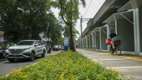 Pemprov DKI Jakarta menyediakan 100 kios berukuran 2x2 meter untuk para pedagang kaki lima (PKL) di kawasan tersebut.