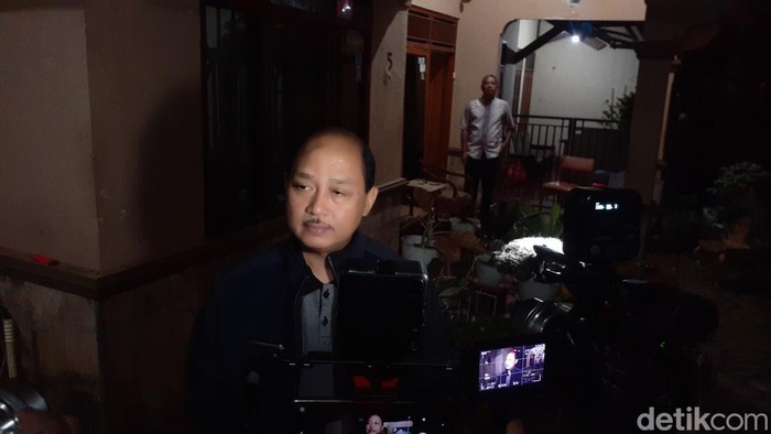 Wakil Ketua LPSK, Antonius Wibowo di rumah keluarga Iwan, Banyumanik, Semarang, Rabu (11/1/2023).
