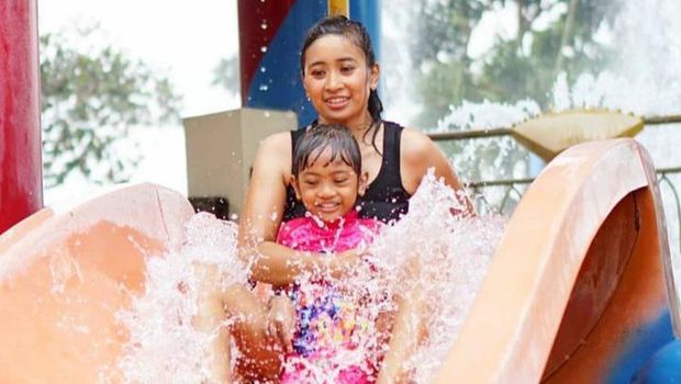 Ada banyak pilihan destinasi wisata saat Anda berkunjung ke Surabaya. Apakah detikers pernah mencoba water park di Surabaya?