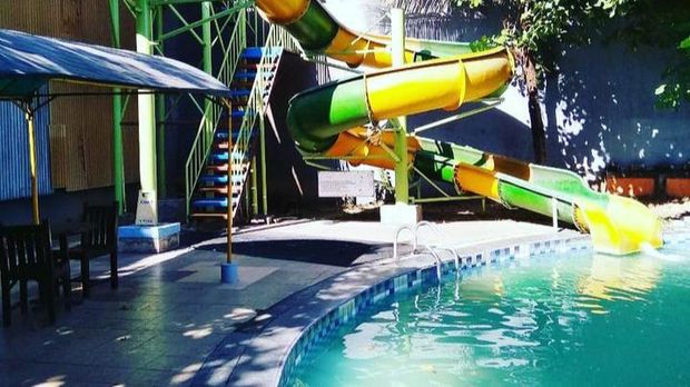 Ada banyak pilihan destinasi wisata saat Anda berkunjung ke Surabaya. Apakah detikers pernah mencoba water park di Surabaya?