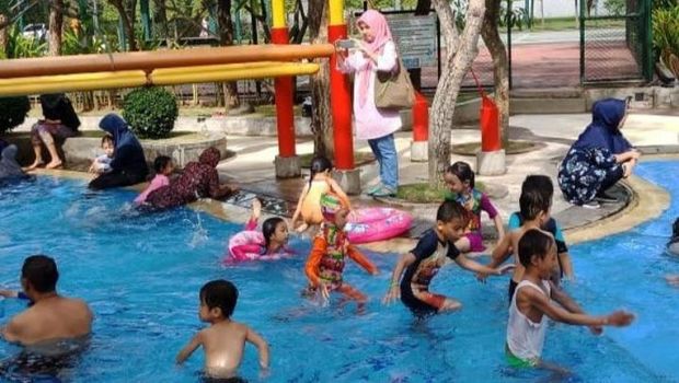 Ada banyak pilihan destinasi wisata saat Anda berkunjung ke Surabaya. Apakah detikers pernah mencoba water park di Surabaya?
