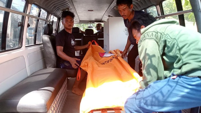 ABK asal Kabupaten Cianjur, Jawa Barat bernama Iwan (34) ditemukan tewas KM Bandar Nelayan-559 saat bersandar di dermaga barat depan PT Bandar Nelayan Pelabuhan Benoa. (Dok. Polresta Denpasar)
