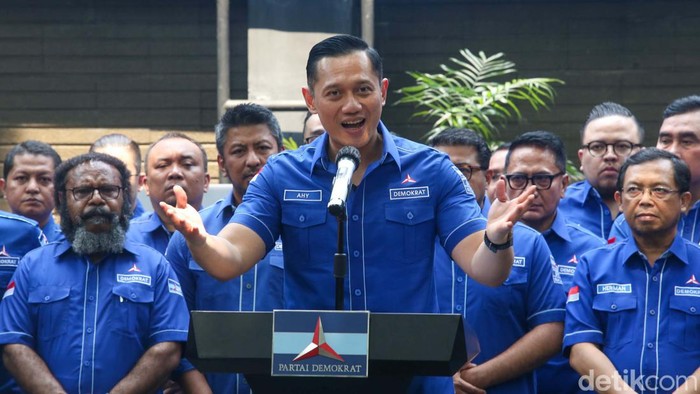 Ketum Partai Demokrat Agus Harimurti Yudhoyono (AHY) gelar jumpa pers awal tahun. AHY menyoroti sejumlah isu politik termasuk penangkapan Lukas Enembe.