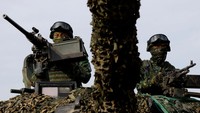 China telah meningkatkan tekanannya terhadap militer Taiwan dalam beberapa tahun belakangan ini dengan mengirimkan pesawat tempur atau kapal-kapal Angkatan Laut hampir setiap hari ke arah pulau berpemerintahan sendiri itu.  