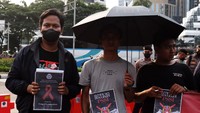 Aksi yang mengangkat tema menolak lupa tragedi Kanjuruhan ini berlangsung damai.