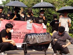 Aksi Menolak Lupa Tragedi Kanjuruhan
