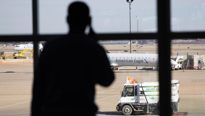 DALLAS, TEXAS - JANUARY 11: Delayed flights prepare to depart from Dallas-Fort Worth International Airport (DFW) on January 11, 2023 in Dallas, Texas. Thousands of flights throughout the country are gradually resuming after the Federal Aviation Administration suffered an early morning outage to the Notice to Air Mission System, a computer system that helps guide air traffic. (Photo by John Moore/Getty Images)