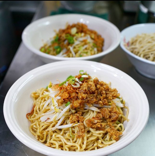 Yuk, Jajan Bakmi Bangka Topping Ayam Gurih Manis di 5 Tempat Ini!