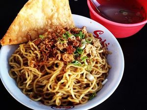 Yuk, Jajan Bakmi Bangka Topping Ayam Gurih Manis di 5 Tempat Ini!