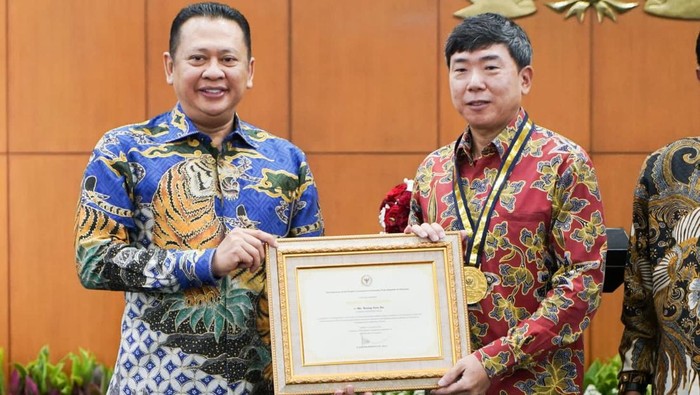 Bamsoet menjelaskan sektor bisnis Korindo Group tersebar di berbagai bidang antara lain perkebunan, pengolahan kayu dan hutan, produksi kertas, tenaga angin, industri berat, logistik, perdagangan, properti serta bisnis keuangan.
