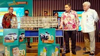 PT Bank Syariah Indonesia Tbk. (BSI) memberikan apresiasi kepada nasabah Gadai Emas dan Cicil Emas BSI lewat Program Hujan Emas. Program ini dalam rangka mendorong minat masyarakat dalam memenuhi kebutuhan dana jangka pendek melalui layanan gadai emas dan pilihan investasi melalui instrumen logam mulia atau emas.