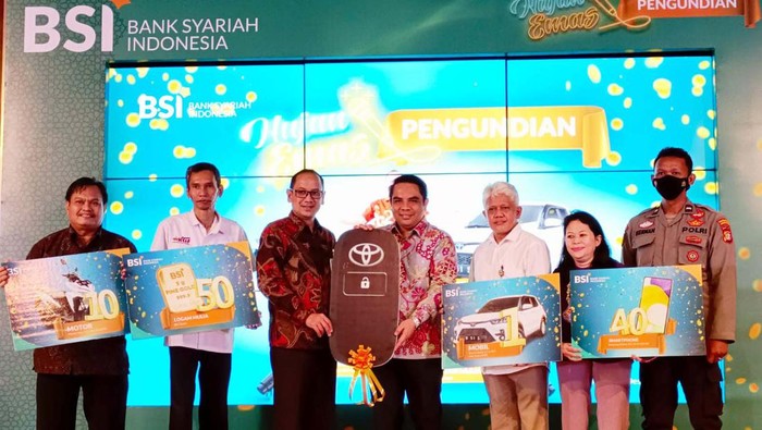 PT Bank Syariah Indonesia Tbk. (BSI) memberikan apresiasi kepada nasabah Gadai Emas dan Cicil Emas BSI. BSI memberikan hadian kepda nasabah yang beruntung.