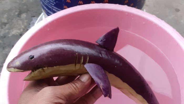 Bukan Dikecam, Aksi Netizen Goreng Ikan Hiu Ini Justru Bikin Ngakak