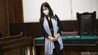 Hakim memutuskan Ayu Thalia tak perlu menjalani hukuman pidana penjara tersebut. Hakim memutuskan untuk memberi Ayu Thalia masa percobaan selama 10 bulan.   