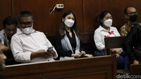 Pihak Sean mengatakan laporan Ayu itu tidak benar. Nicholas Sean tidak pernah melakukan perbuatan penganiayaan seperti yang Ayu Thalia tuduhkan, hingga akhirnya Sean melaporkan balik Ayu Thalia.