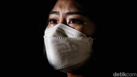 Ini momen saat Ayu Thalia bercucuran air mata di Pengadilan Negeri Jakarta Utara, Jalan Gajah Mada, Harmoni, Jakarta Pusat, Kamis (12/1/2023).
