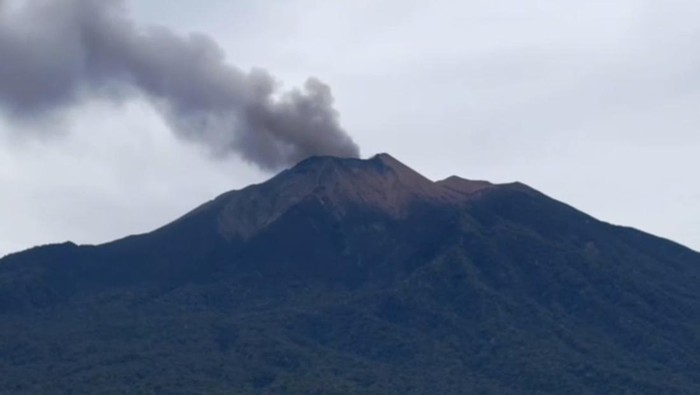 Erupsi Gunung Marapi, Sumbar. (Foto: Istimewa)