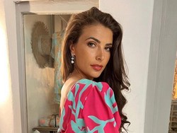 Potret Cantik Miss Prancis yang Viral Disebut Suaranya Seperti Ayam Berkokok