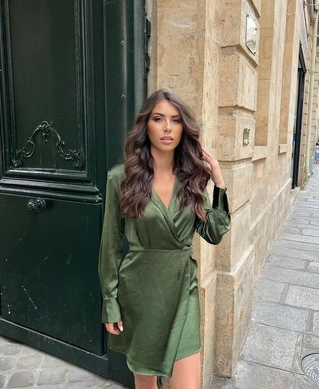 Inilah potret cantik wanita 26 tahun, Eva memiliki wajah manis dengan alisnya yang tebal. Foto: dok. Instagram/@evacolas