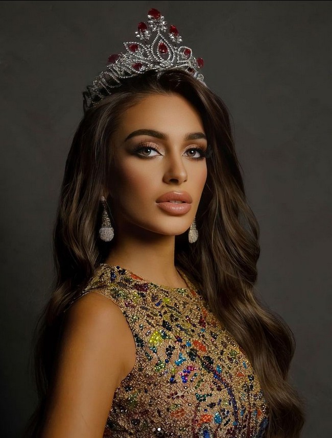 Evlin pernah mengungkapkan jika ia pernah mengalami anoreksia. Setelah didiagnosis oleh dokter dan berusaha menyembuhkan dirinya, Evlin ingin menyebarkan kesadaran tentang penyakit gangguan makan dan bagaimana menjalani gaya hidup sehat. Foto: Dok. Instagram @evlin_khalifa.