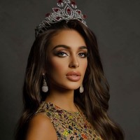 Evlin pernah mengungkapkan jika ia pernah mengalami anoreksia. Setelah didiagnosis oleh dokter dan berusaha menyembuhkan dirinya, Evlin ingin menyebarkan kesadaran tentang penyakit gangguan makan dan bagaimana menjalani gaya hidup sehat. Foto: Dok. Instagram @evlin_khalifa.