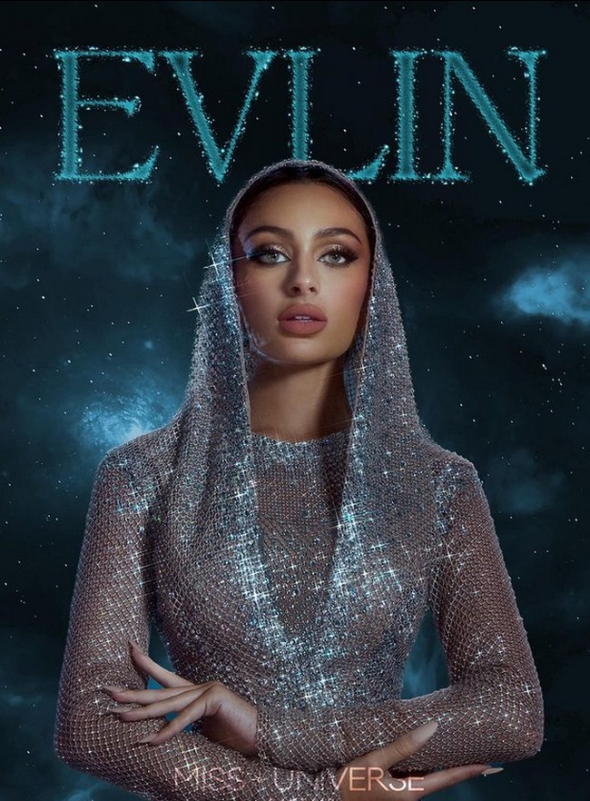 Evlin Khalifa terpilih sebagai Miss Universe Bahrain 2022 pada 11 September 2022. Evlin Khalifa pun mejadi wakil Bahrain di ajang Miss Universe 2022 yang tengah berlangsung di New Orleans, Amerika Serikat. memakai burkini atau baju renang yang menutupi seluruh tubuh dari kaki sampai kepala, selama putaran baju renang Miss Universe pada Rabu malam (11/1/2023). Sebelumnya seluruh peserta telah menyelesaikan kompetisi preliminary atau penjurian Miss Universe 2022, untuk menuju semifinal. Foto: Dok. Instagram @missuniversebahrain.