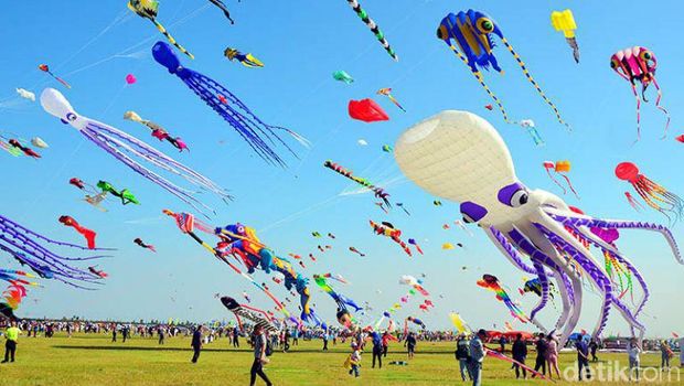 Festival layang-layang di seluruh dunia.