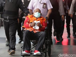 Lukas Enembe Jalani Sidang Perdana Kasus Suap-Gratifikasi Secara Daring