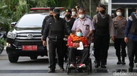 Total suap dan gratifikasi yang diterima Lukas diduga senilai Rp 11 miliar.