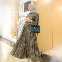 Melody mengaku sebelumnya mengalami hubungan toxic yang terus ia pendam. Namun, kini ia berani mengambil keputusan untuk berpisah. Salah satu yang menjadi penyesalan aku belum bisa kontrol emosi. Apalagi terhadap anak-anak, yang aku lakukan karena banyaknya pressure yang aku dendam dan menjadi bom waktu, jadi aku putus dulu toxicnya sekitar 80%. Caranya pastinya tidak gampang, banyak pertimbangan dan aku justru kegiatan untuk bekerja aku bisa produktif lagi, bisa menemukan semangat baru, ujar Melody. Foto: Dok. Instagram @melodyprima.