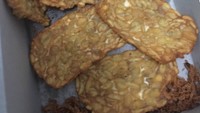Melihat foto tempe goreng krispy yang renyah, netizen ini membeli satu porsi. Ternyata konsepnya berbeda, menu ini adalah tempe goreng dengan tepung krispy yang terpisah. Foto: Instagram/_sadfood